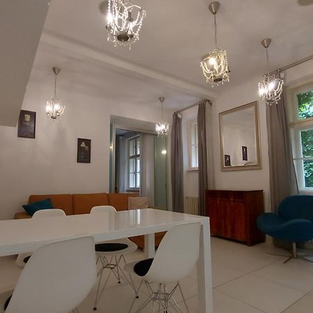 Beautiful Appartment In The Old Town Of Братислава Экстерьер фото