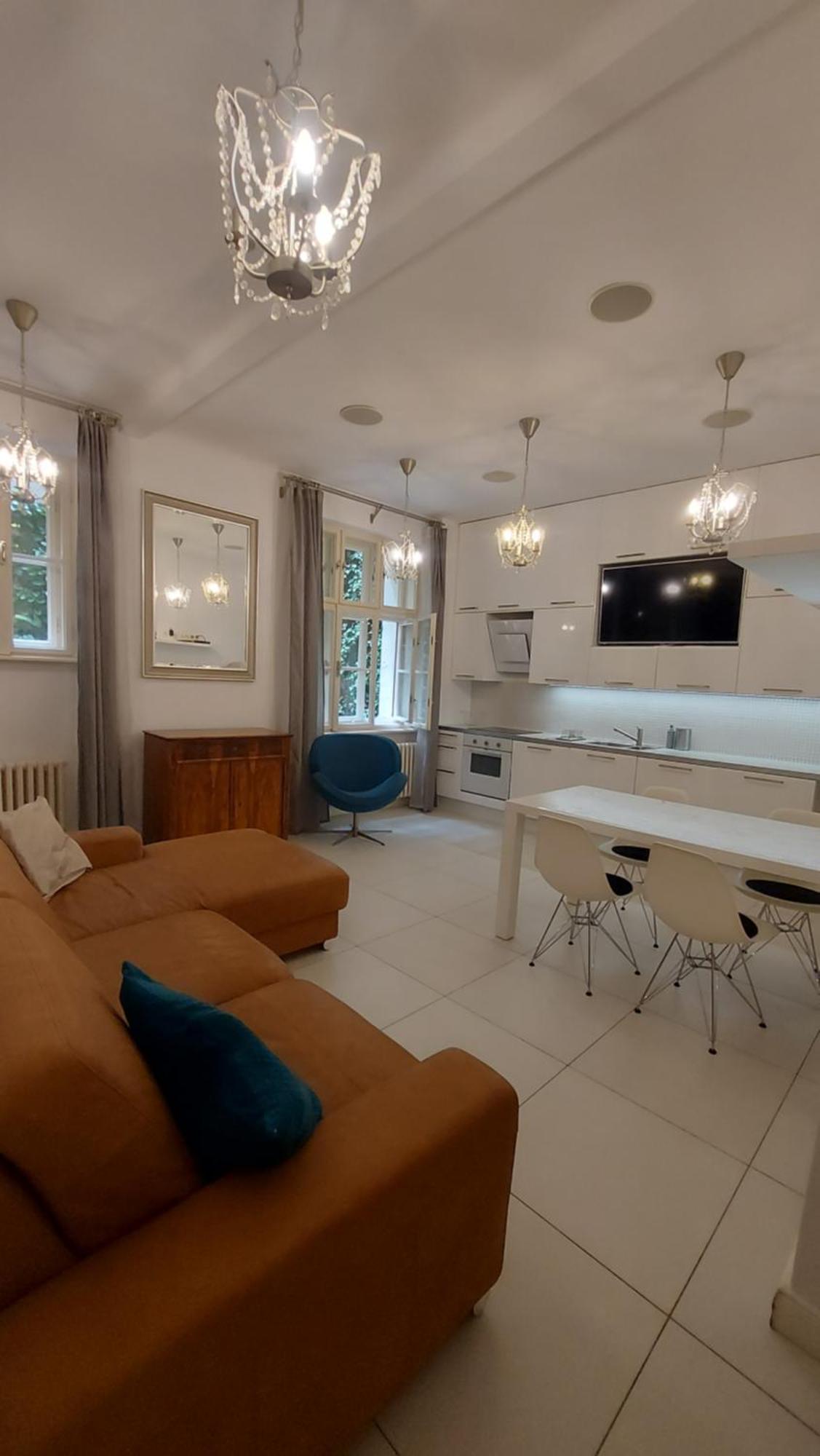 Beautiful Appartment In The Old Town Of Братислава Экстерьер фото